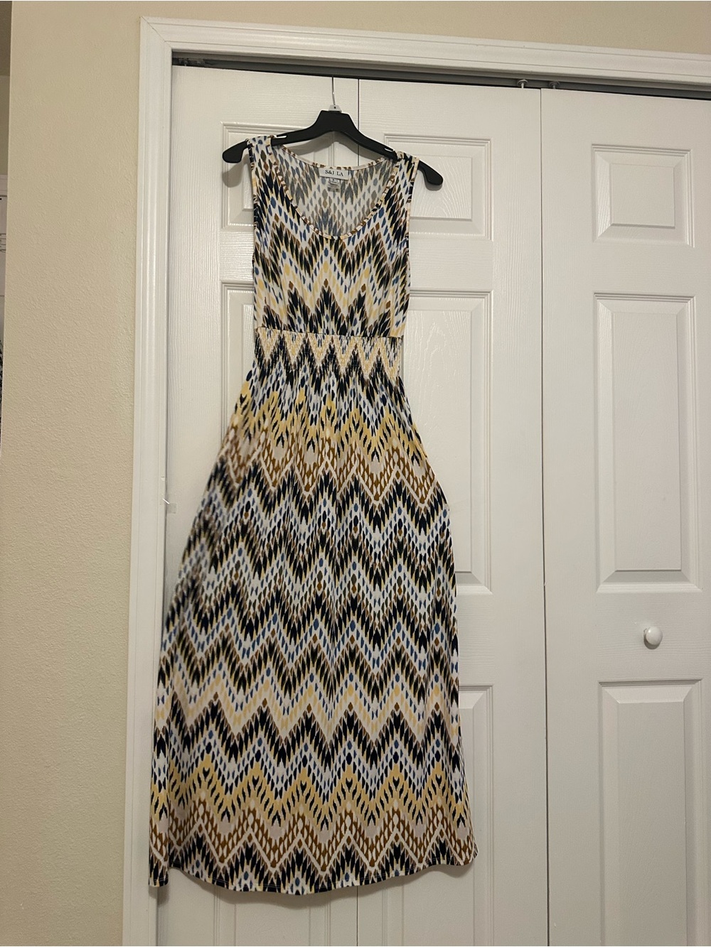 Nine West Sleeveless Chevron Maxi Dress in Blue, Cream & Tan